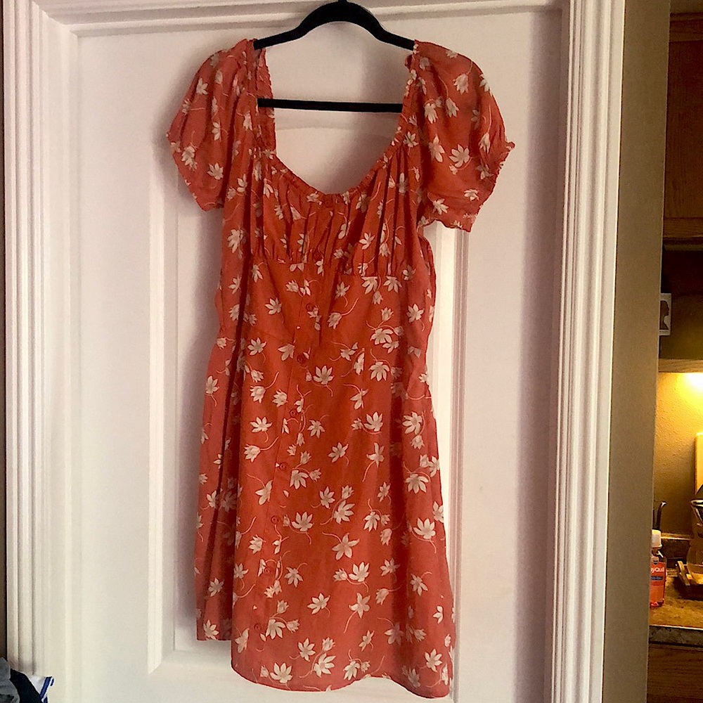 Cute summer dress! 🌻